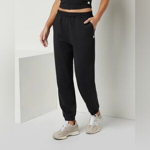 Vuori Boyfriend Jogger, Black Heather, Medium, NWT